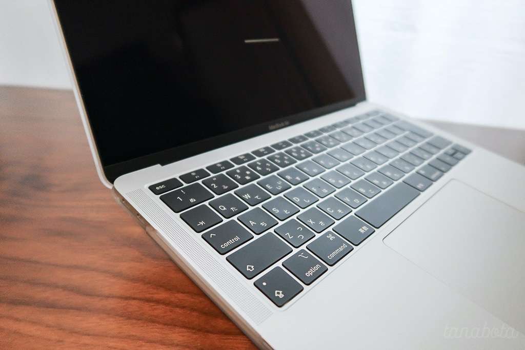 新型 MacBook Air 2018 専用 フィット型ジャケットケース i-BLASON ケースのレビュー（評価）。