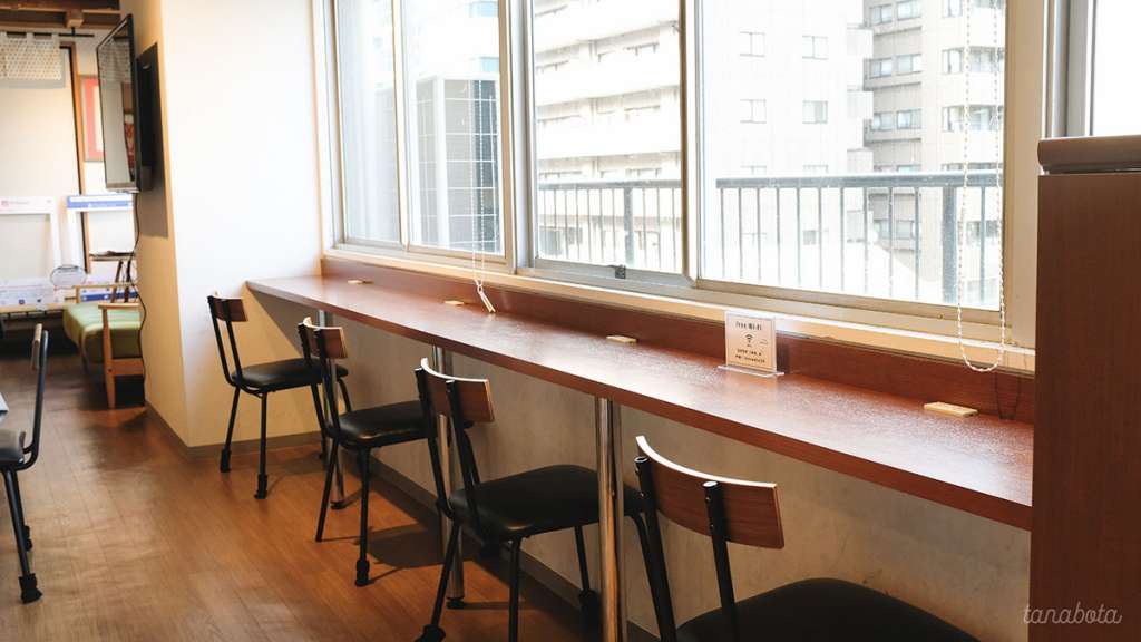 大阪福島Work innは、1日980円でPC作業に夢中になれる、お洒落なノマドカフェ。